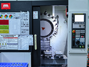 三（sān）軸鑽（zuàn）銑中心