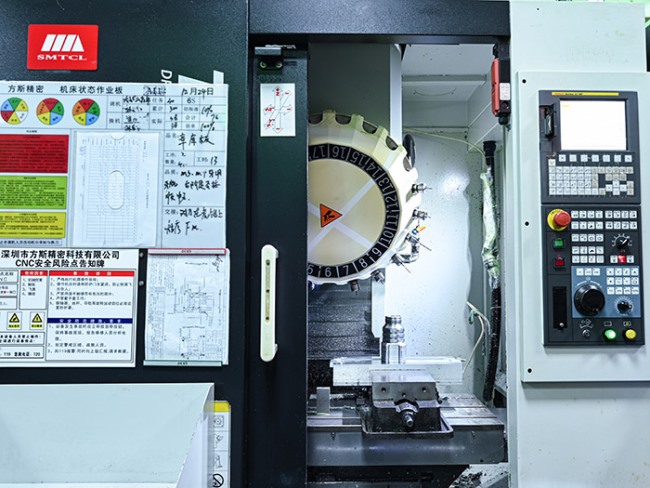 三軸鑽銑加工中心